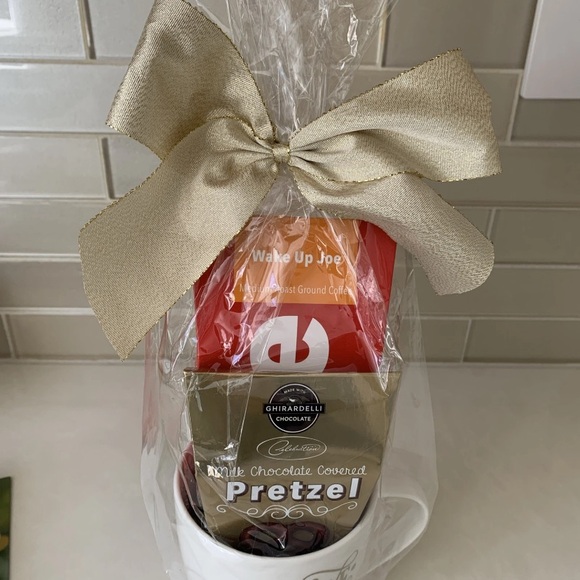 Believe In The Magic Of Christmas Mug Wake Up Joe Coffee Chocolate New Read - Picture 8 of 13